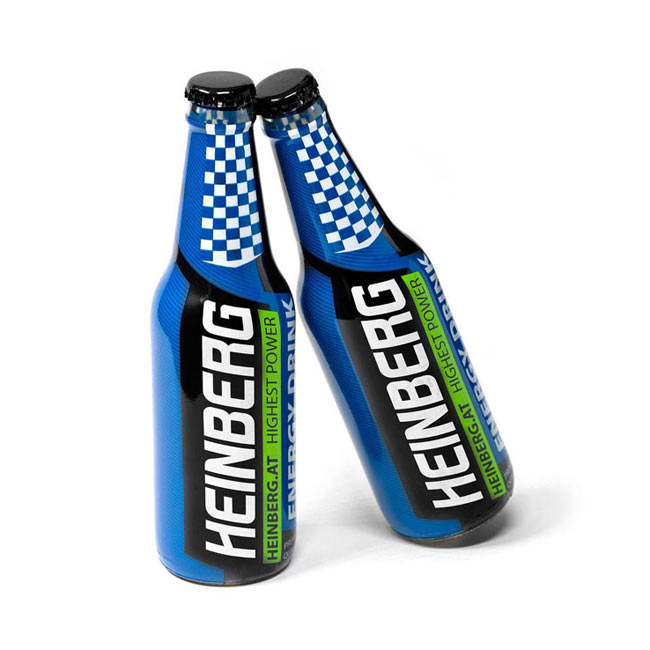 دو شیشه انرژی زا هاینبرگ که به یکدیگر لم داده اند و Heinberg روی آن به خوبی دیده می شود