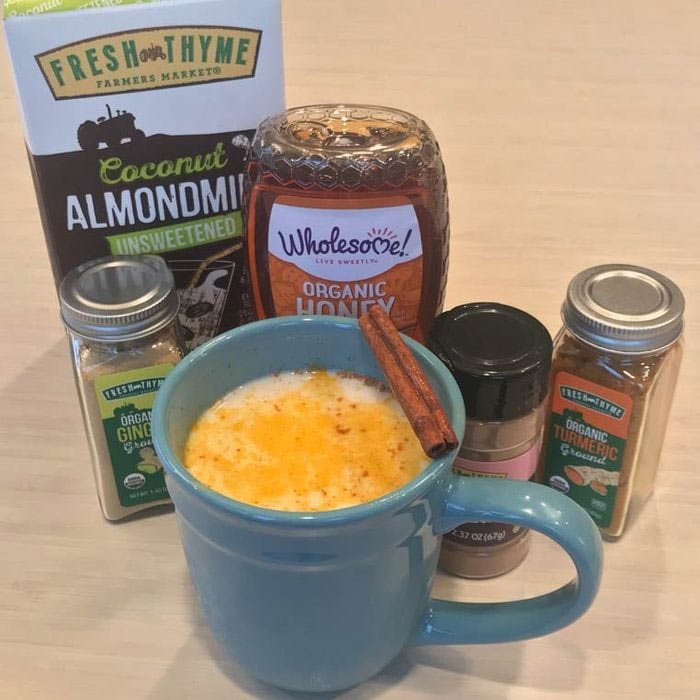 نوشیدنی انرژی زا خانگی گلدن میلک لاته